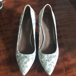 Donald Pliner pumps